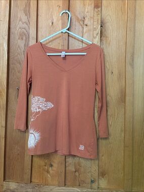 Lucy Rust 3/4 Sleeve V-Neck 100% Cotton Tee White Nature Boho Graphic, Medium